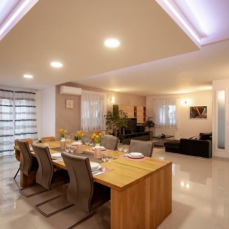 Apartman Nebo Пула Екстериор снимка