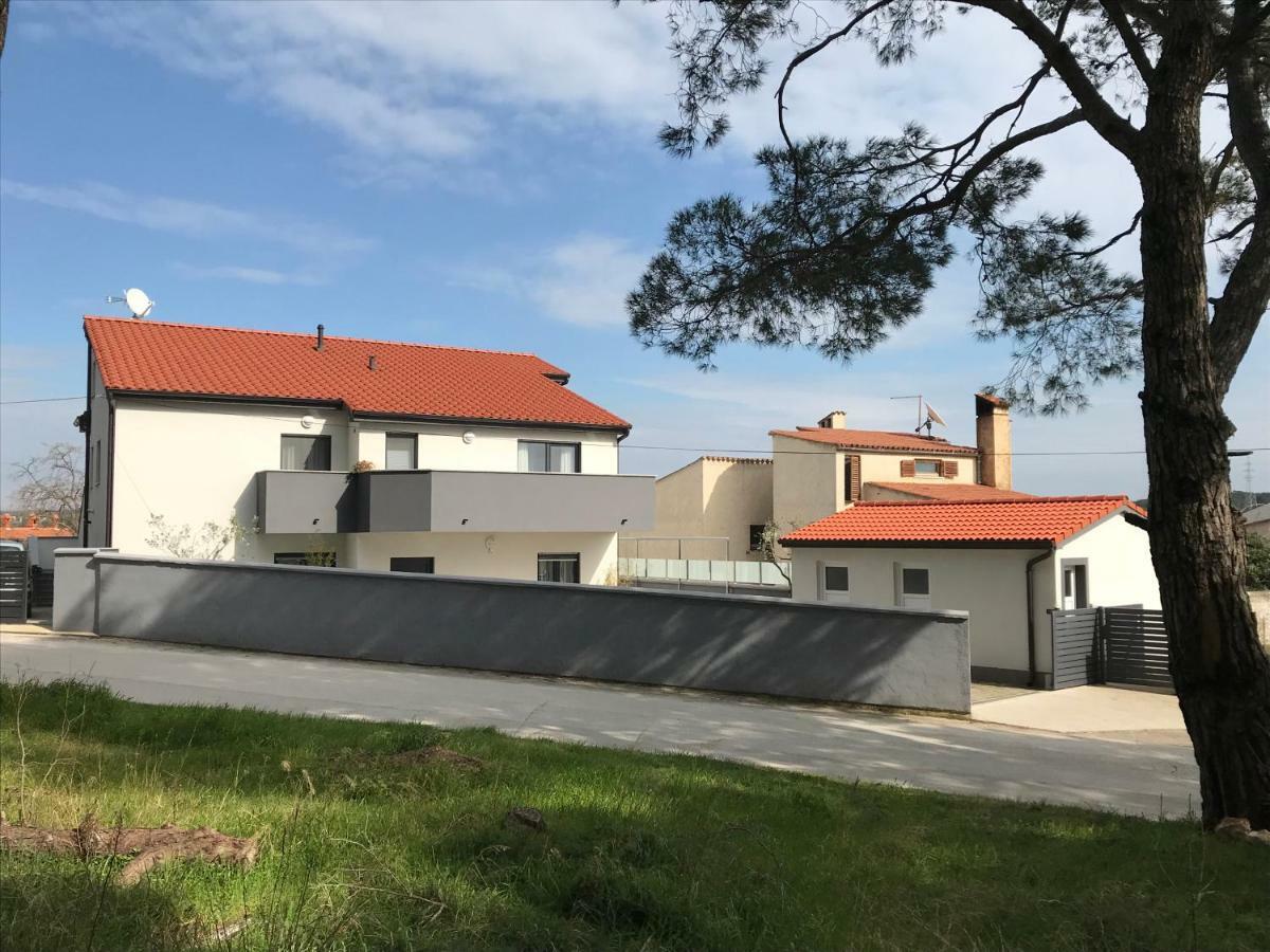 Apartman Nebo Пула Екстериор снимка
