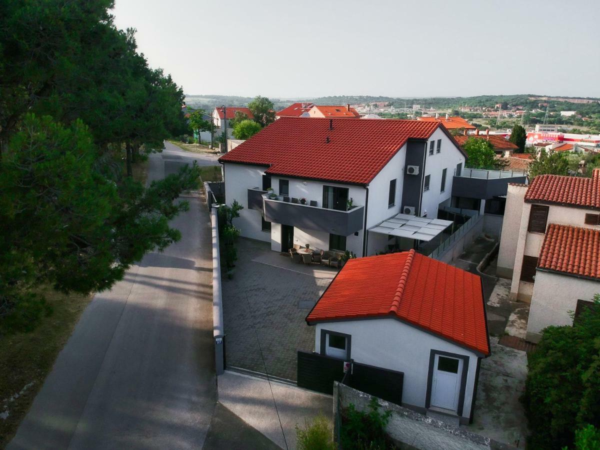 Apartman Nebo Пула Екстериор снимка