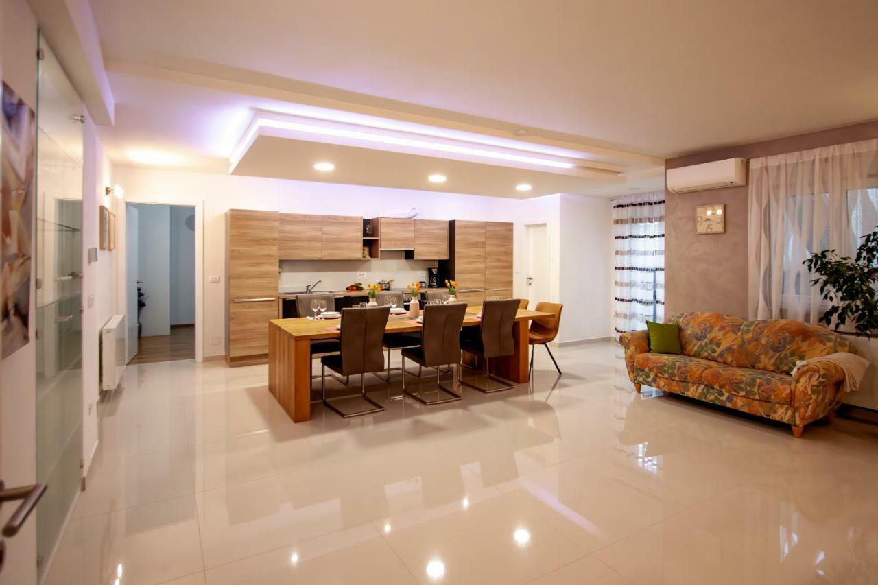 Apartman Nebo Пула Екстериор снимка