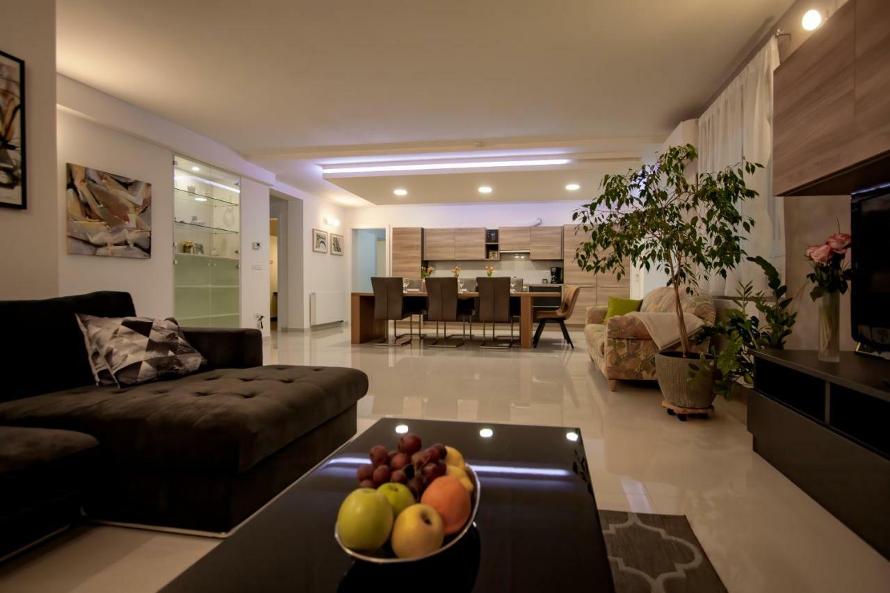 Apartman Nebo Пула Екстериор снимка